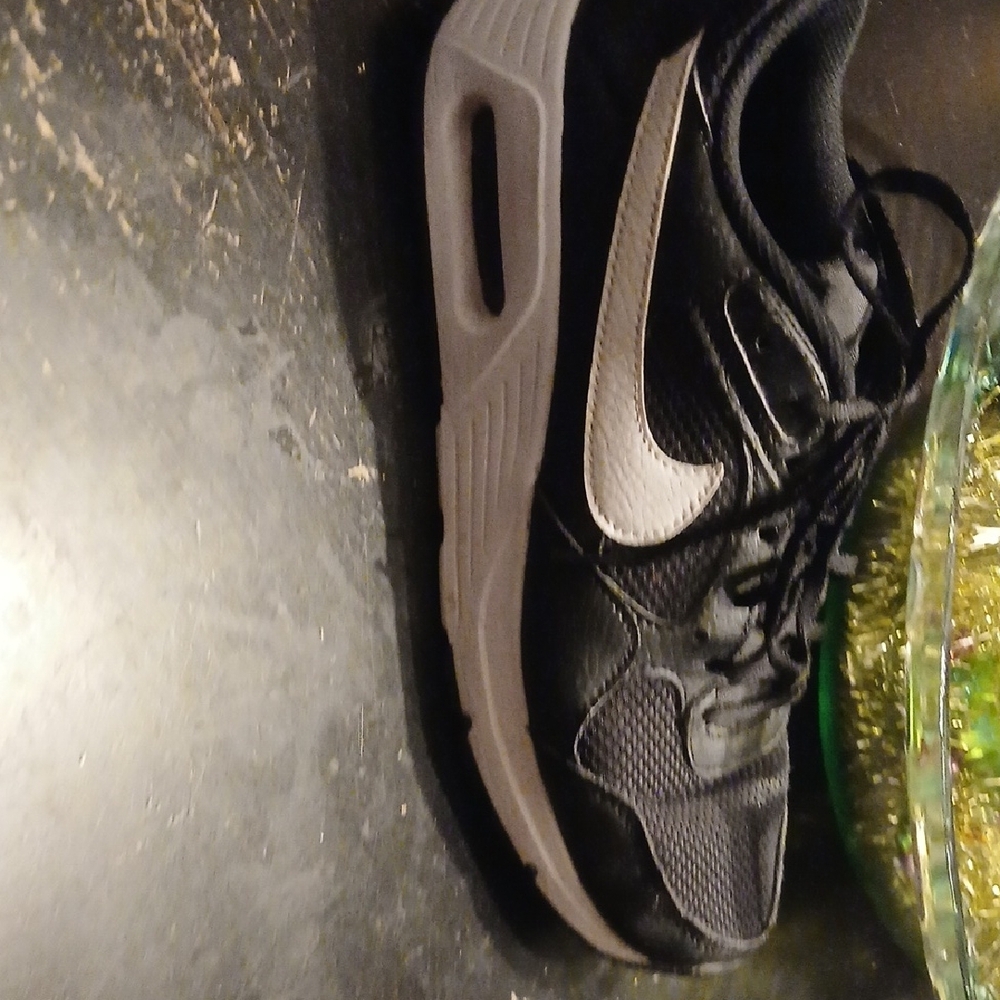 Nike Womens Black and White Athletic Sneakers - Picture 4 of 8